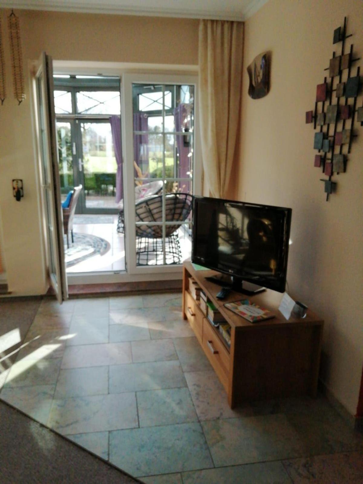 Haus-Schiffer-Ferienwohnung-Lilli Rhauderfehn Esterno foto